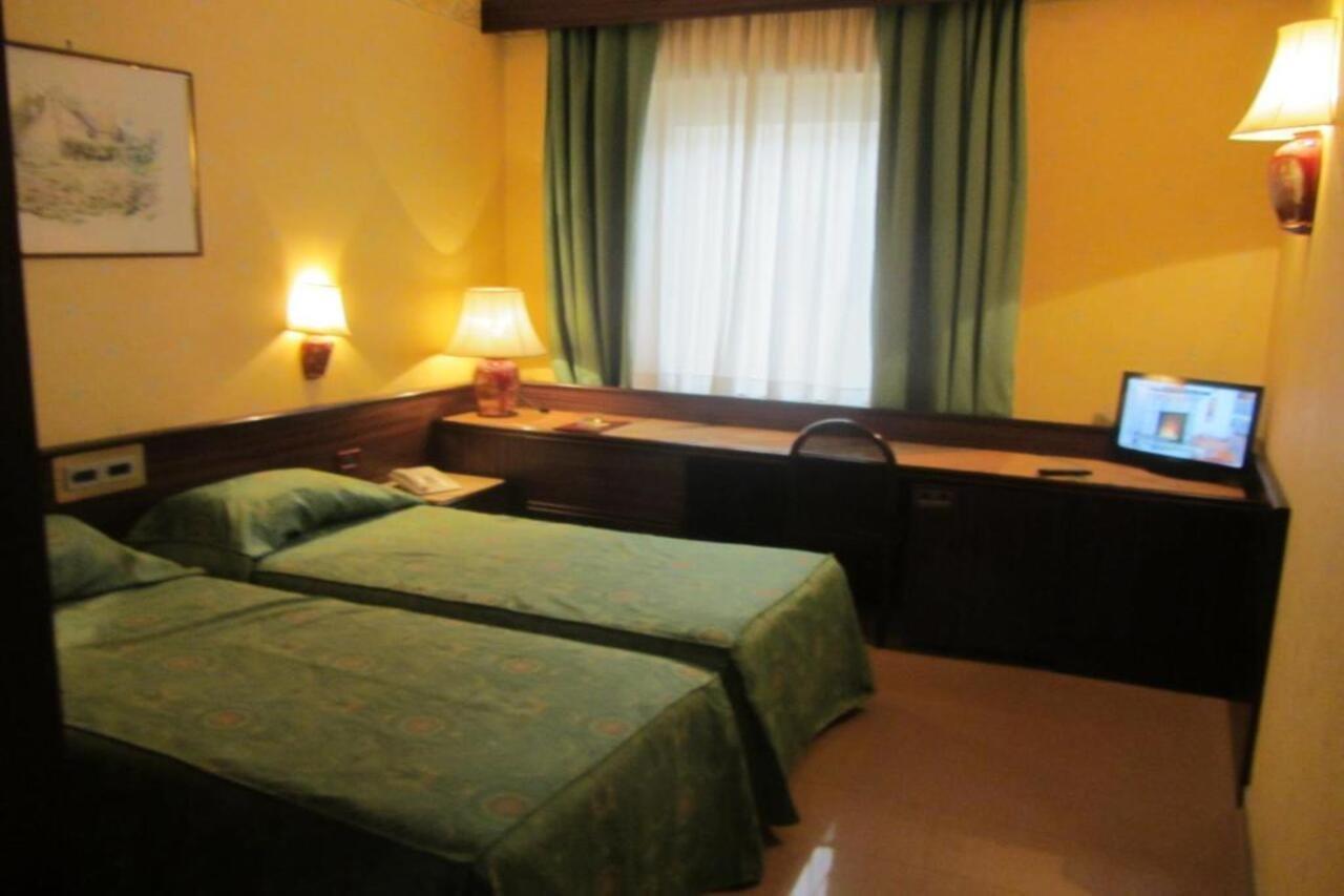 Hotel Leonardo Da Vinci Sassari Exterior foto